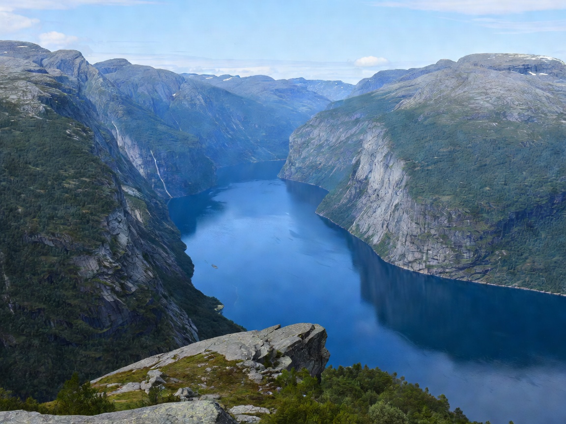Panoramic view from Flydalsjuvet gorge overlooking the UNESCO Geirangerfjord waterway